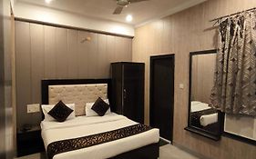 Hotel Aashray